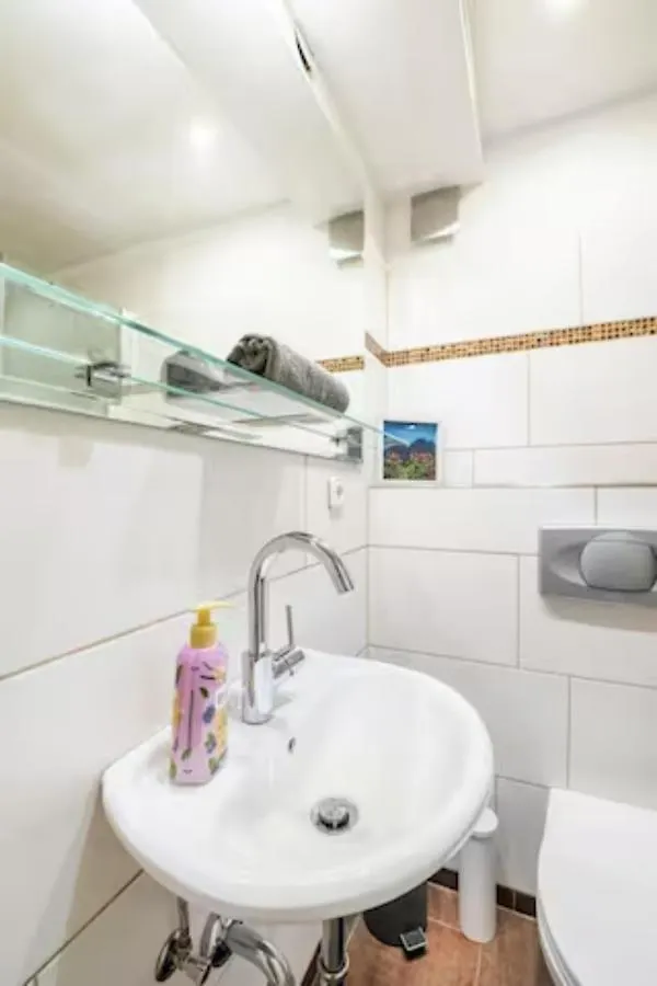 Gemuetliche 3-Zkb Wc Souterrainwohnung In Bestlage هامبورغ 0*,  ألمانيا