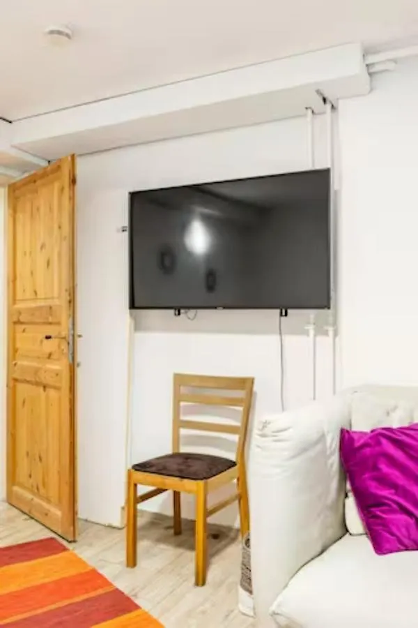 Gemuetliche 3-Zkb Wc Souterrainwohnung In Bestlage Hambourg